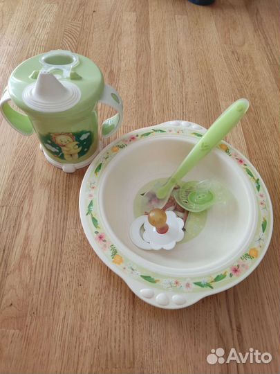 Поильник, тарелочка, ложечка, пустышки