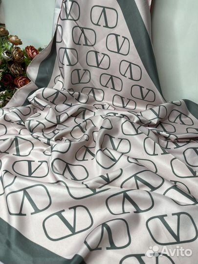 Шелковый платок Valentino розовый