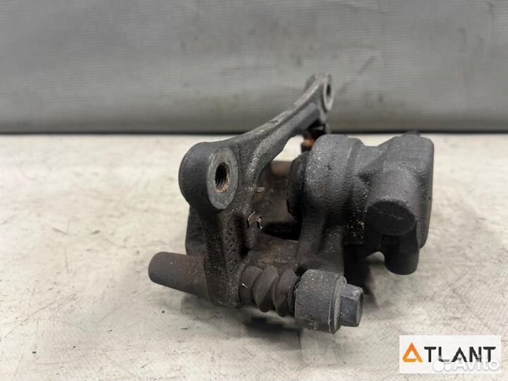 Суппорт задний правый mitsubishi delica D:5