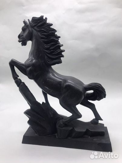 Арабский скакун. Статуэтка из композита