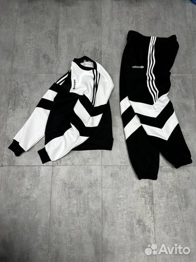 Спортивный костюм Adidas