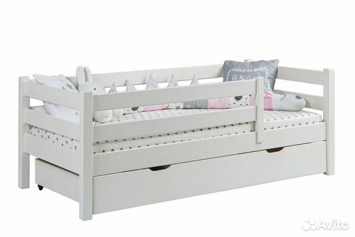 Кроватка из массива сосны