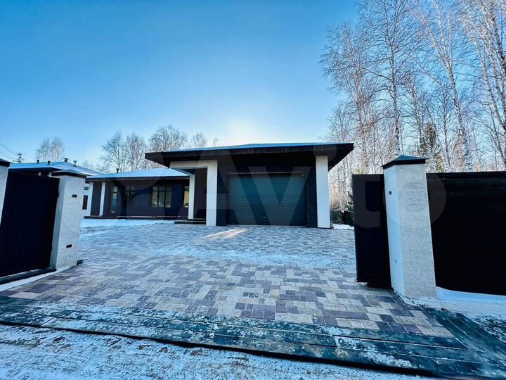 Коттедж 259 м² на участке 10 сот.