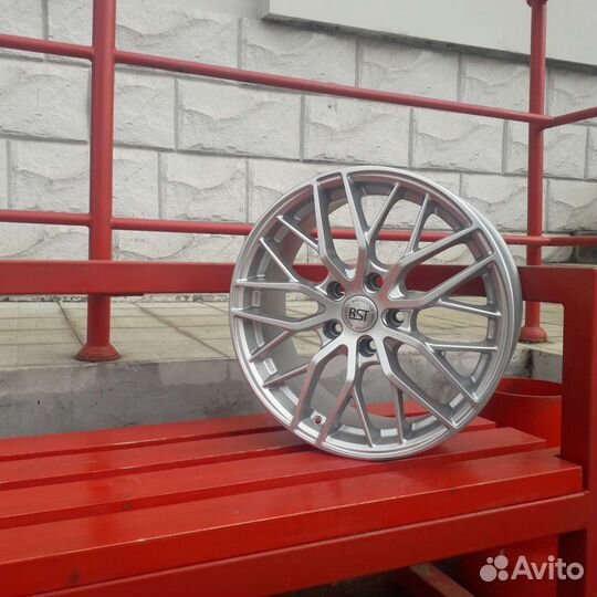 Диск литой R17 7.5 5*114.3 ET52 d67.1 silver