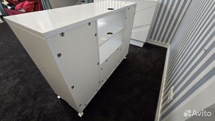 Тумба под телевизор напольная