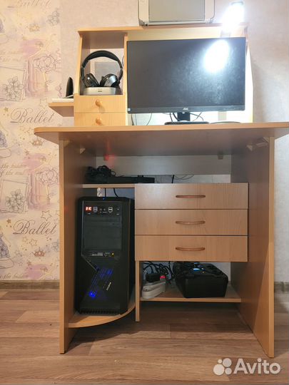 Стол компьютерный