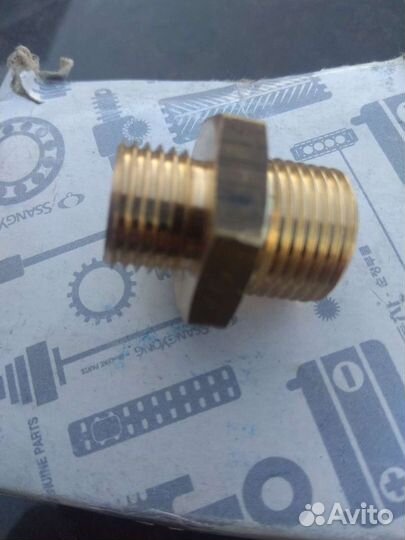 Штуцер вакуумного насоса Санг енг