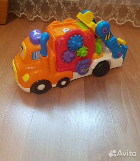 Грузовик и 3 машины