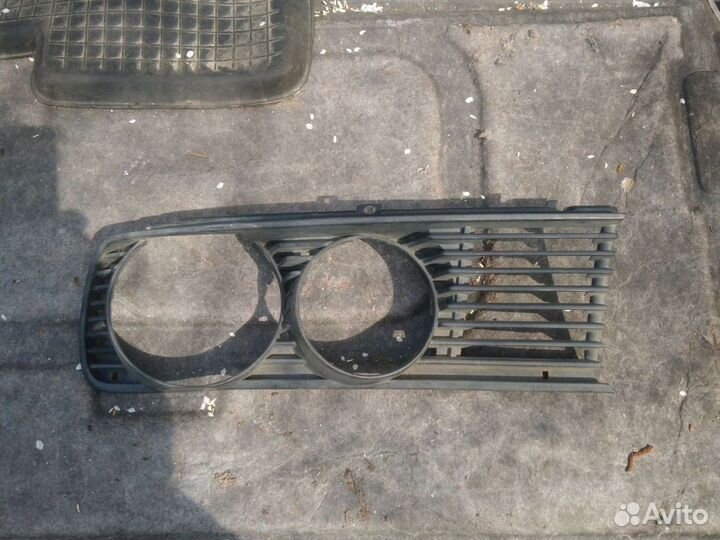 Правая передняя облицовка на бмв 5(Е-28) 1987 г.в