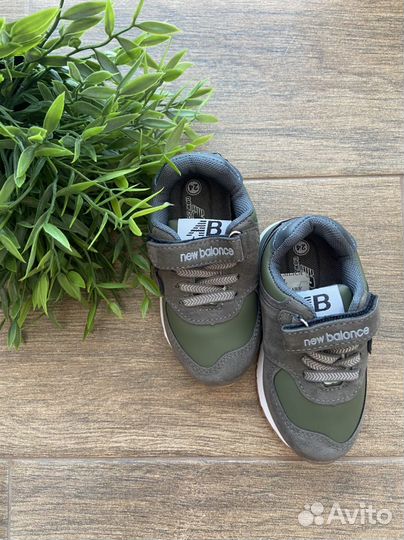 Кроссовки детские 24 размер новые