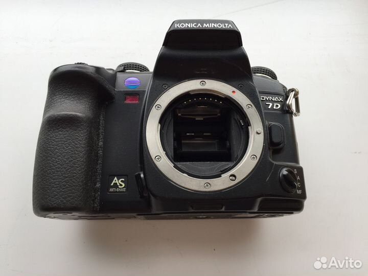 Разбитый цифровой фотоаппарат konica minolta 7d