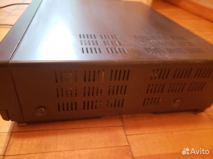 Видеомагнитофон пишущий Sharp VC-V7B