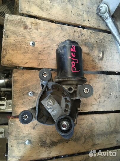 Моторчик стеклоочистителя передний