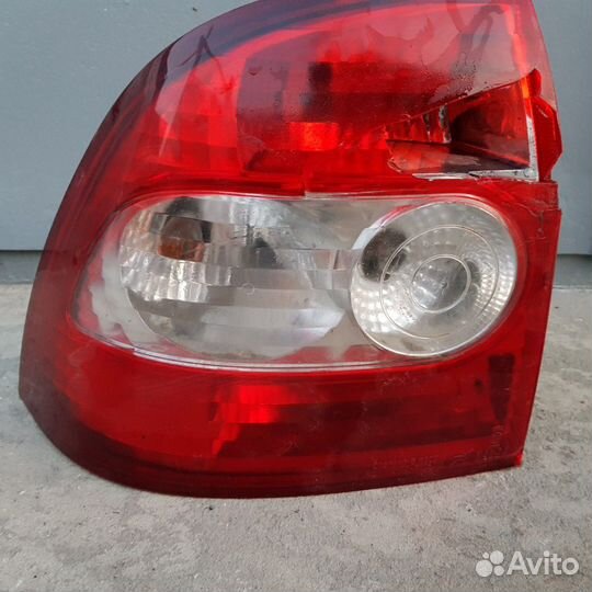 Левая задняя фара на приору
