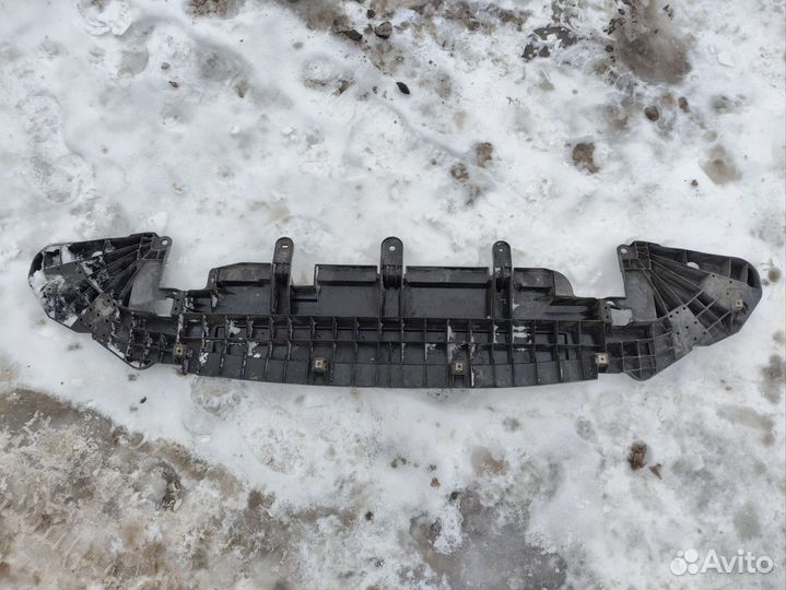 Усилитель бампера передний Toyota Camry 70 2018+