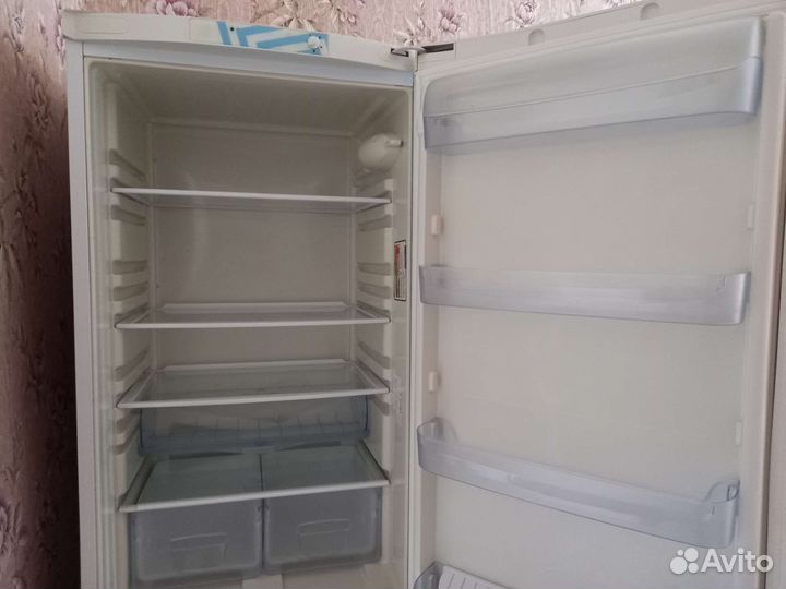 Холодильник бу Indesit B 18