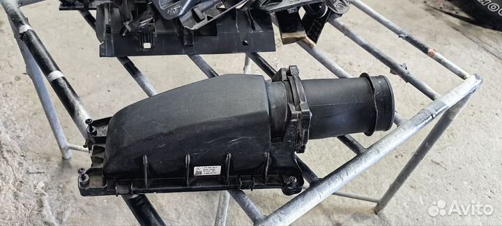 Крышка воздушного фильтра Mercedes A2700900601