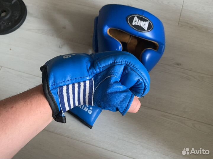 Шлем и перчатки