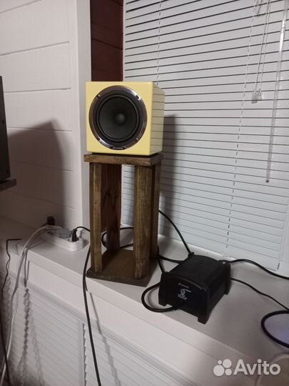 Студийные мониторы Avantone mixcube buttercream