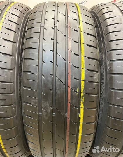 Dunlop Enasave RV504 215/60 R17 96H