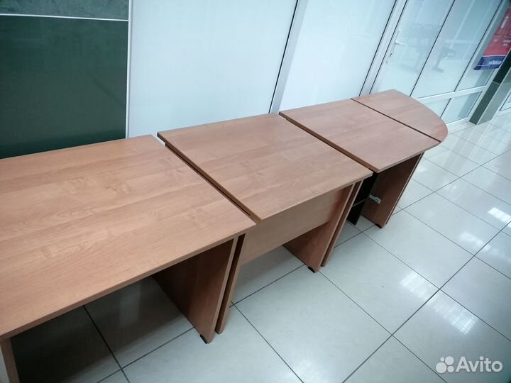 Продам столы компьютерные