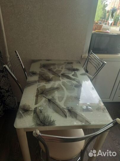 Продам обеденный стол со стульями