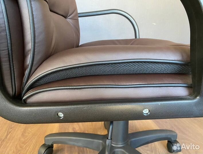 Офисное кресло. Гарантия 1 год
