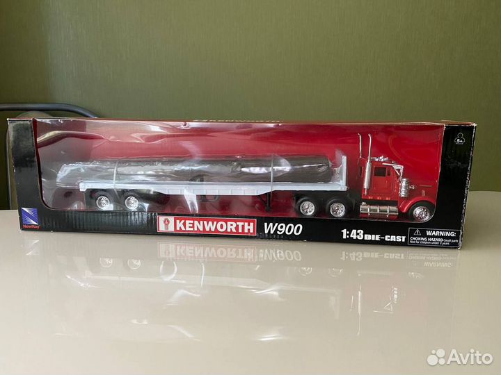 Kenworth W900 с полуприцепом(лесовоз) New Ray 1/43