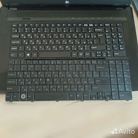 Ноутбук 17,3 дюймов, i3, ssd, без аккум