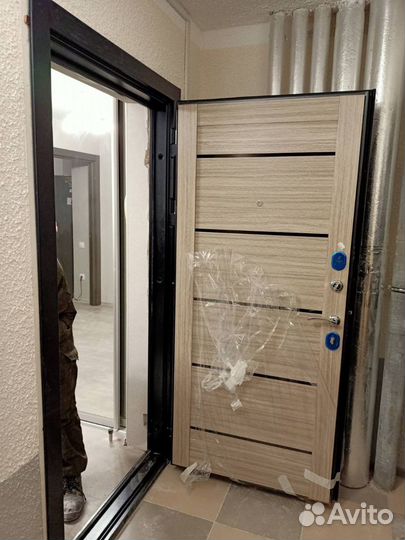 Дверь входная металлическая новая