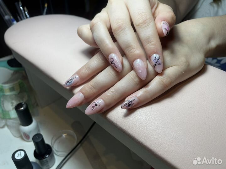 Модель на маникюр бесплатно