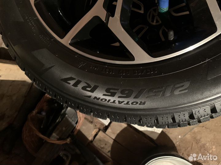 R17 Pirelli Ice Zero 215/65, PCD 5x112 DIA 57.1