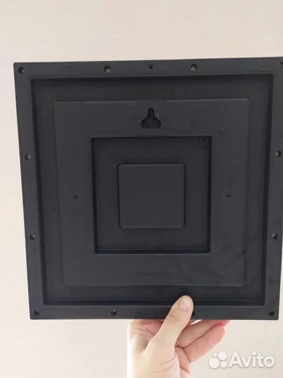 Настенное зеркало с подсвечником