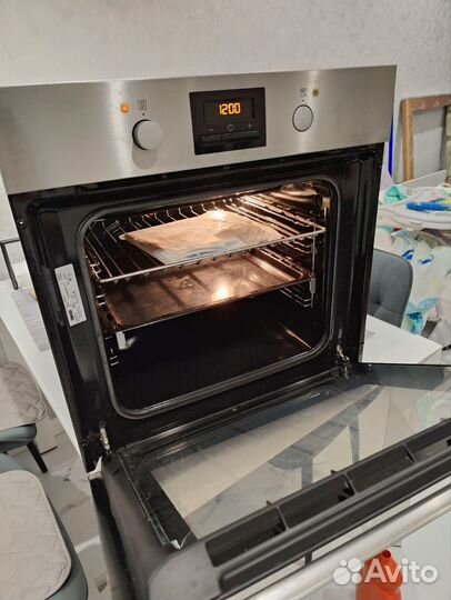 Духовой шкаф электрический Zanussi