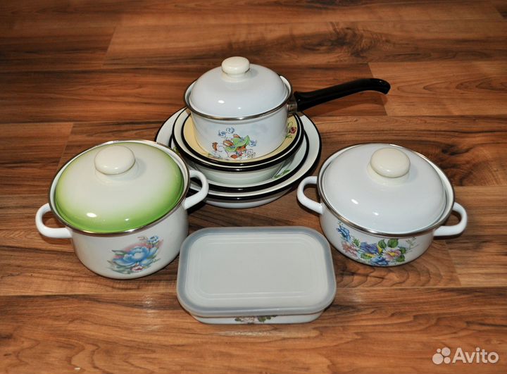 Кастрюля, ковш, миски. Эмалированная посуда