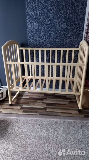 Детская кроватка с матрасом и бортиком