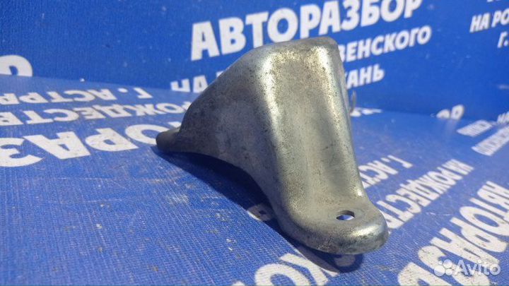 Кронштейн впускного коллектора Toyota Avensis