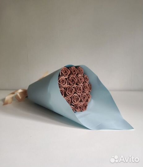 Букет 19 роз из Молочного Шоколада