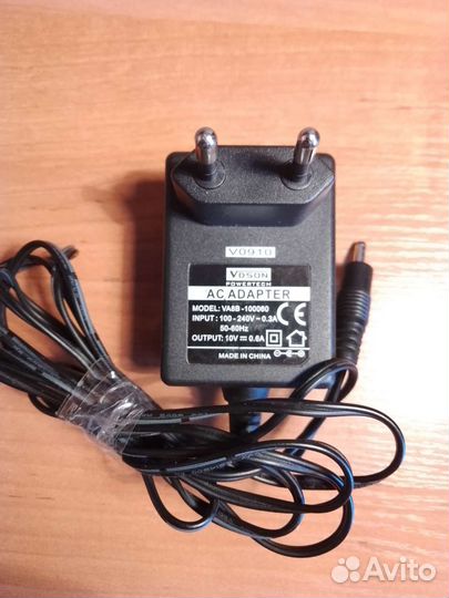 Блоки питания (сетевые адаптеры) разные