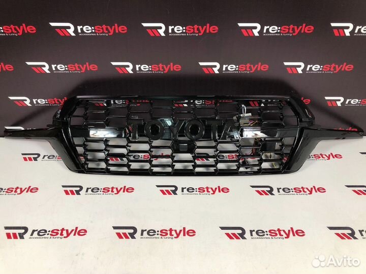 Решетка радиатора Toyota Land Cruiser 200 K2001