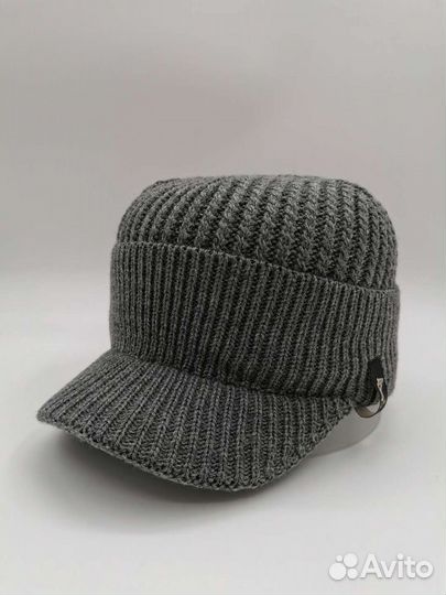 Шапка с козырьком