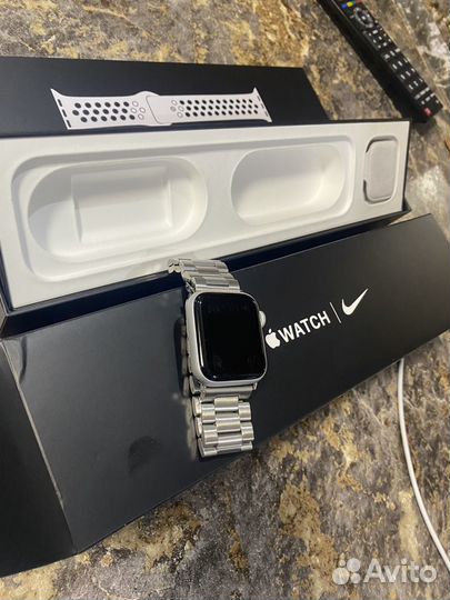 Apple watch series 5 nike