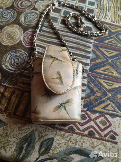 Маленькая сумочка на цепочке для телефона