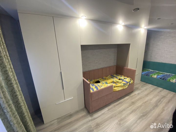 Книжный шкаф