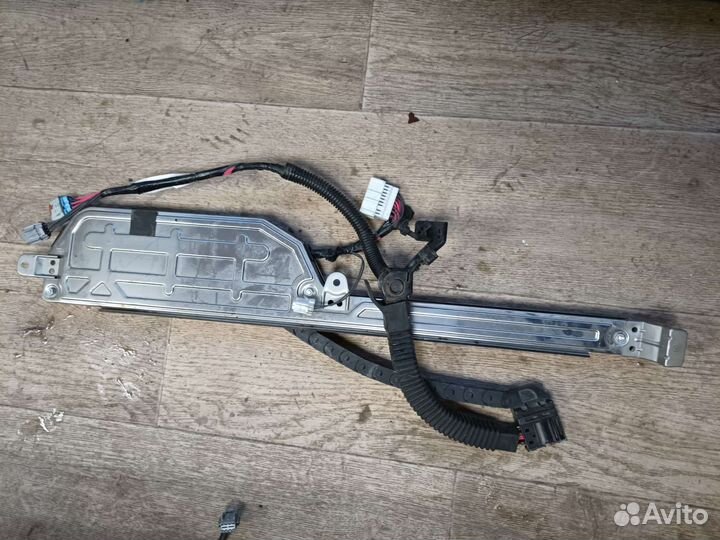 Механизм двери задний правый Nissan Serena C25