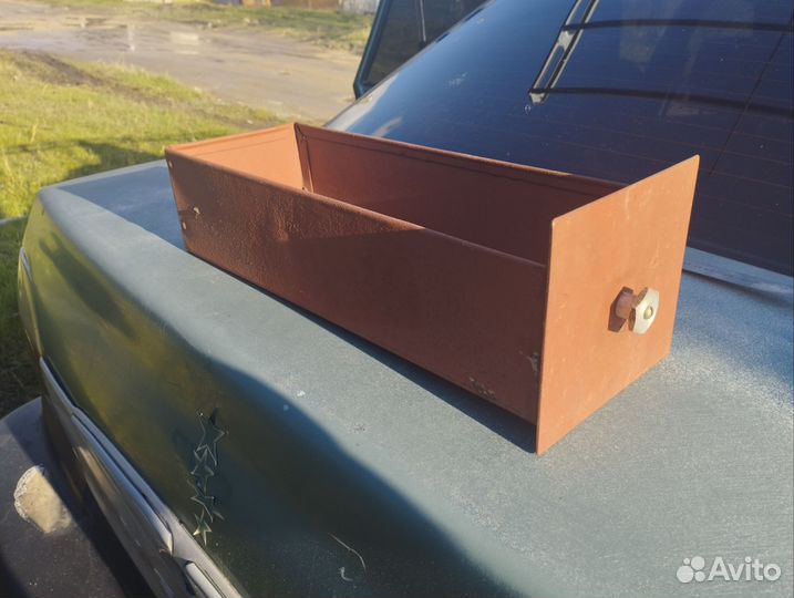 Ящик металлический под крепëж инструмент