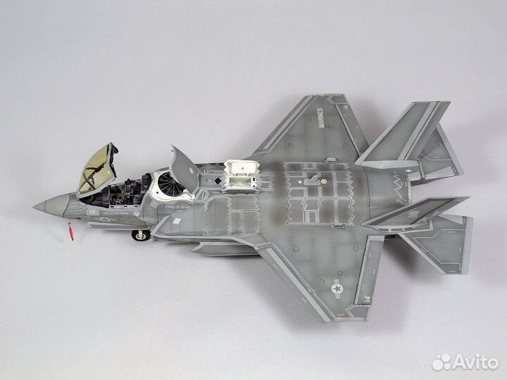 Модель F-35B lightning II