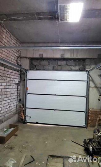 Секционные ворота