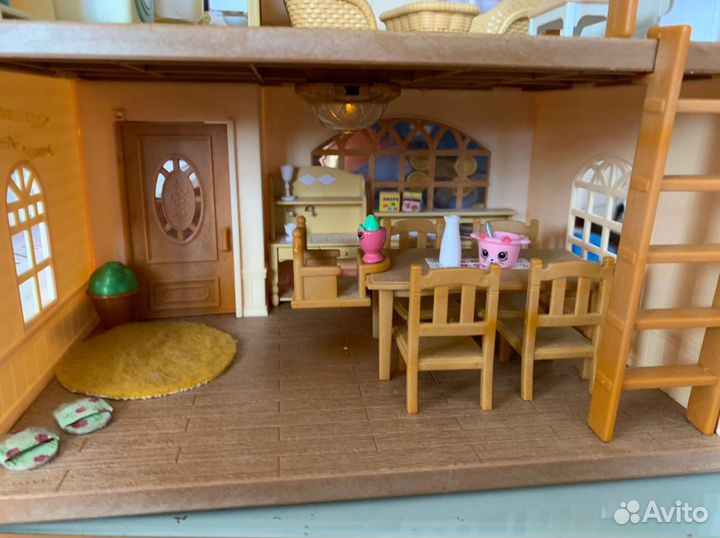 Домик кукольный