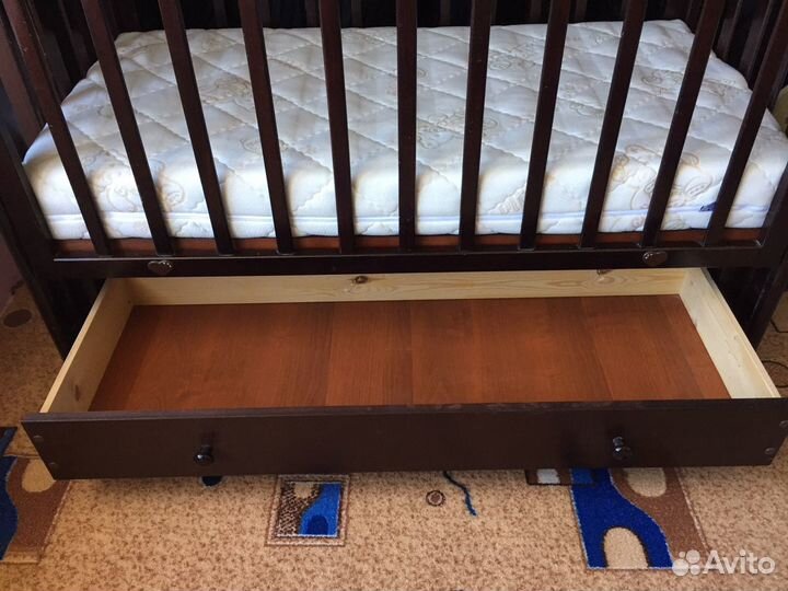 Детская кровать с маятником и ящиком